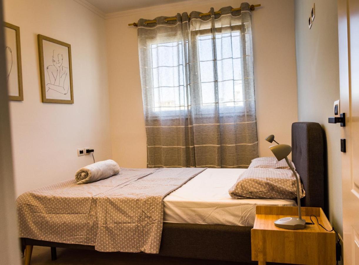 Bright Apartment Close To City Center Tiranë Ngoại thất bức ảnh